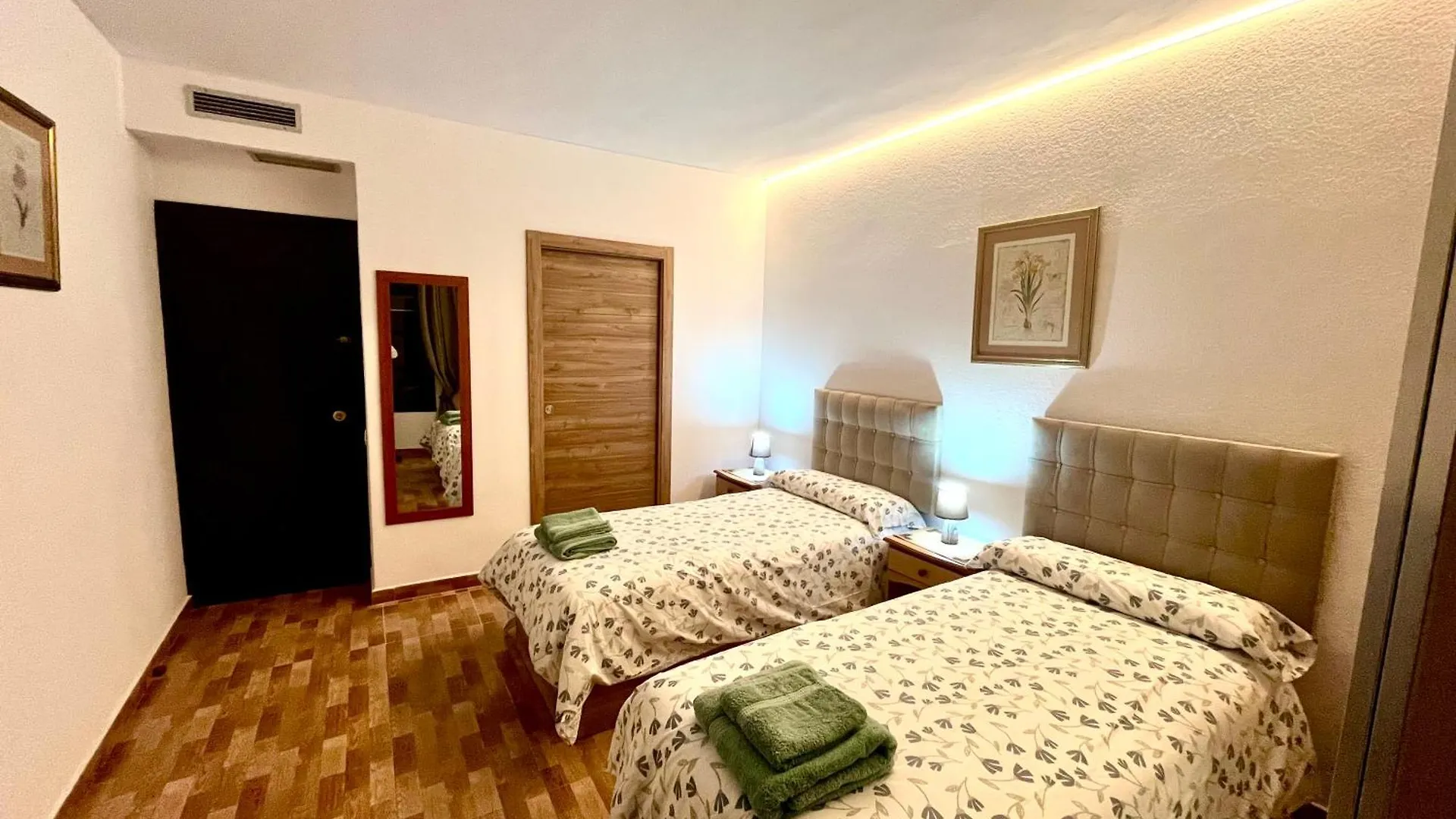 Puerto Banus -4 Till 8 Persons - Parking - Beach At 100M Marbella Apartment