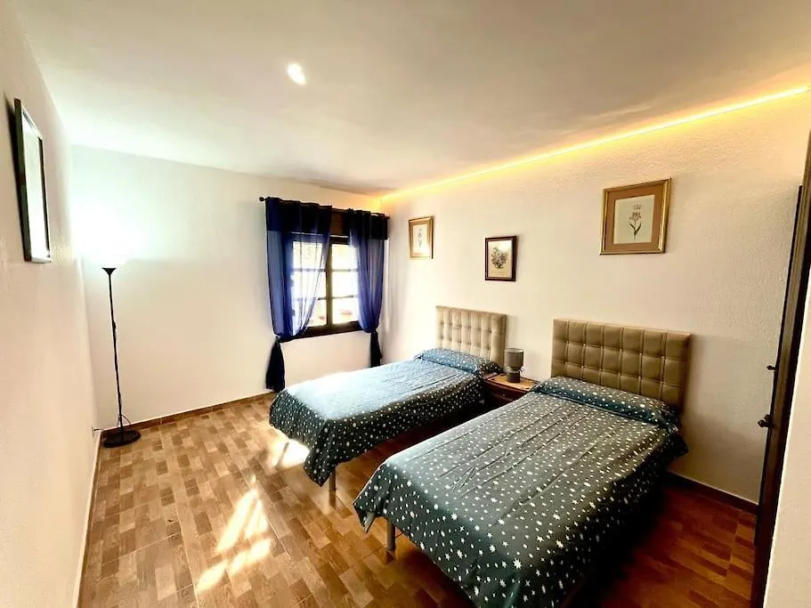 Puerto Banus -4 Till 8 Persons - Parking - Beach At 100M Marbella